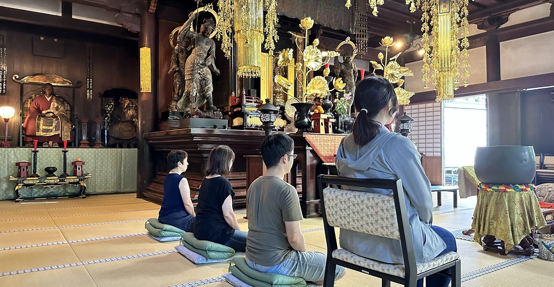 座禅体験はイスでも可能です
（当日お伝え下さい）