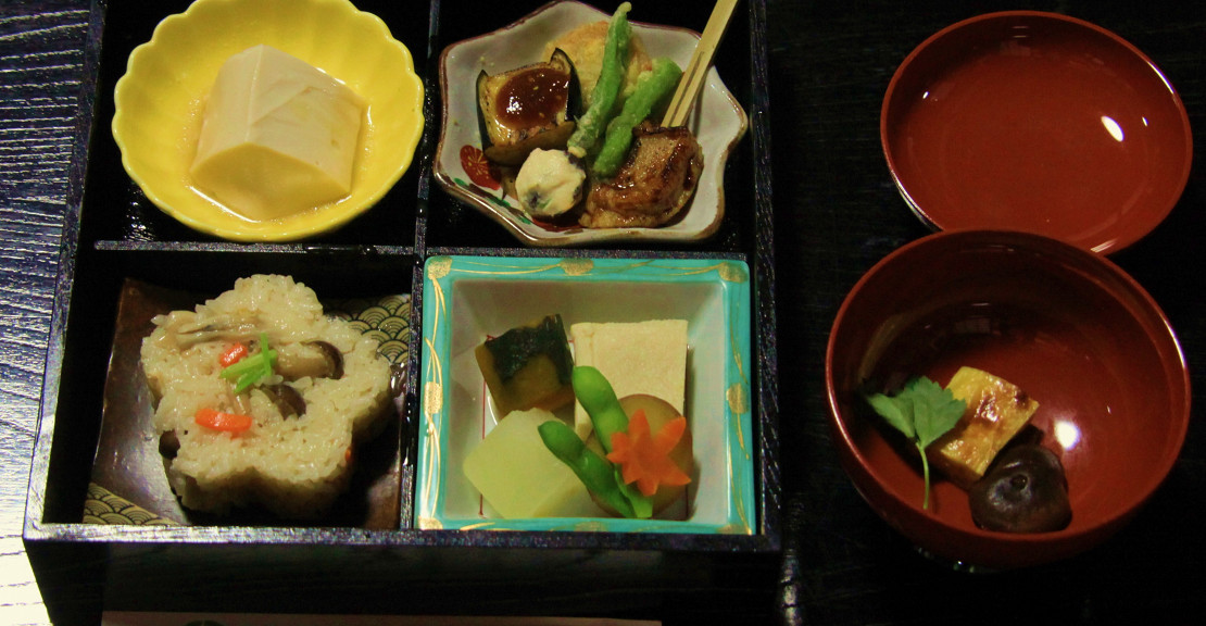 坐禅体験プログラム用の特別な精進料理（魚千代）。食事も修行のひとつです。※料理の内容はイメージとなります