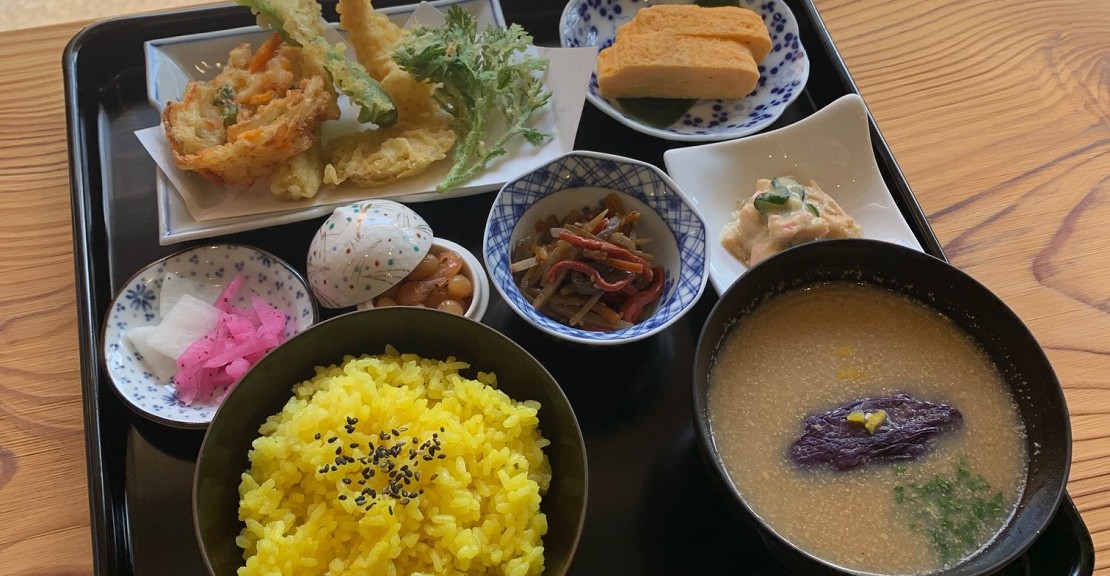 100年フード認定記念「春夏冬(あきない)黄飯ランチ」
